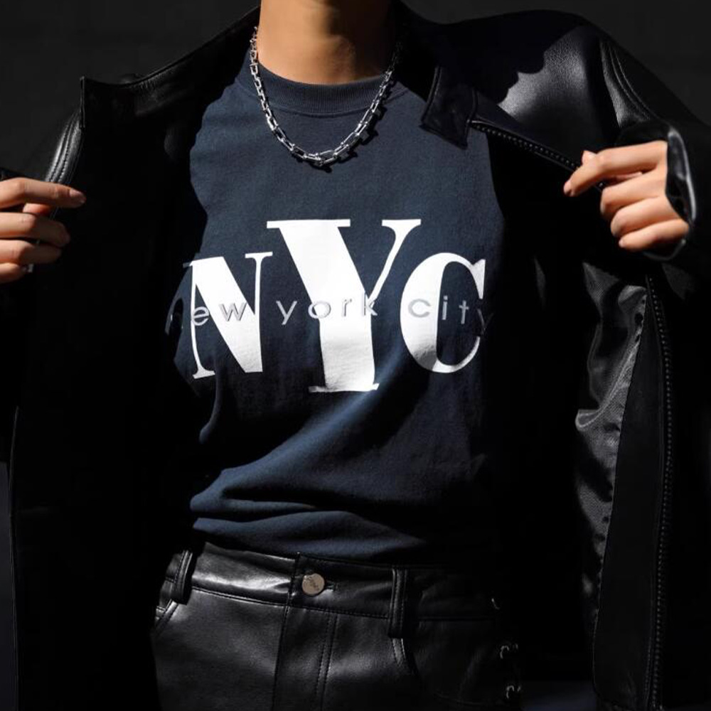 تي شيرت بطباعة حروف على الطراز - مراجعة Street Style New York Fashion وسعره