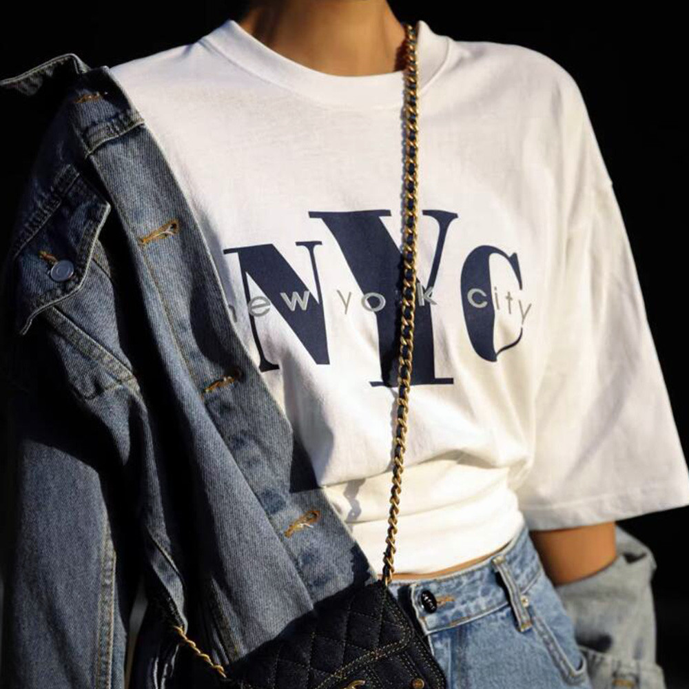 تي شيرت بطباعة حروف على الطراز - مراجعة Street Style New York Fashion وسعره
